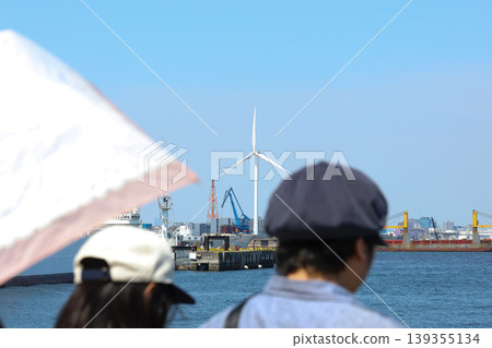 [Wind power generation] The process of generating electricity as the blades rotate. 139355134