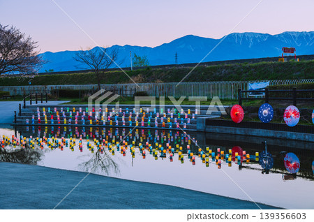 [Ryūmonbuchi Cherry Blossom Festival] Illuminated Pond and the Northern Alps [Akashina, Azumino City] 139356603