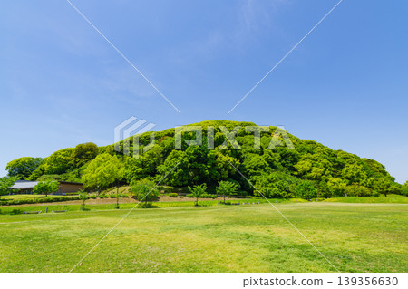 Komakiyama Historic Site (Komaki City, Aichi Prefecture) in the fresh green of spring Komakiyama Historic Site (Komaki City, Aichi Prefecture) in the fresh green of spring 139356630