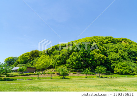 Komakiyama Historic Site (Komaki City, Aichi Prefecture) in the fresh green of spring Komakiyama Historic Site (Komaki City, Aichi Prefecture) in the fresh green of spring 139356631