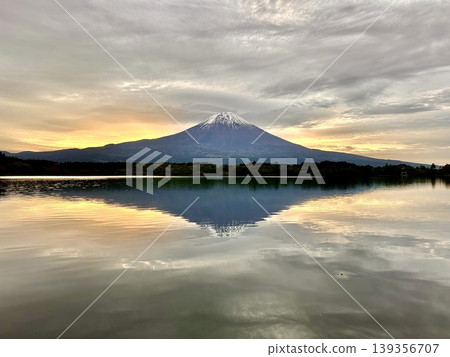 Lake Tanuki and Mt. Fuji Lake Tanuki and Mt. Fuji 139356707