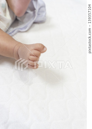 Newborn baby feet 139357104
