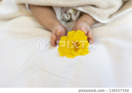 Newborn baby feet 139357108