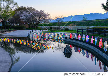 [Ryūmonbuchi Cherry Blossom Festival] Illuminated Pond and the Northern Alps [Akashina, Azumino City] 139358125