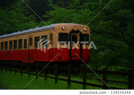 小湊鐵道的本地列車 小湊鐵道的本地列車 139358348