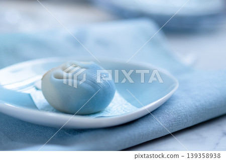 Summer-themed wagashi (Japanese sweets) inspired by the sea 139358938