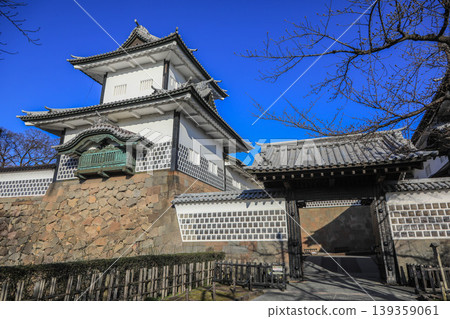 Kanazawa Castle shining against the blue sky Kanazawa Castle shining against the blue sky 139359061