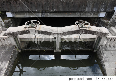 Kurashiki Bikan Historical Quarter, a weir at the southern end of the canal that regulates the water level of the Kurashiki River. Kurashiki Bikan Historical Quarter, a weir at the southern end of the canal that regulates the water level of the Kurashiki River. 139359538