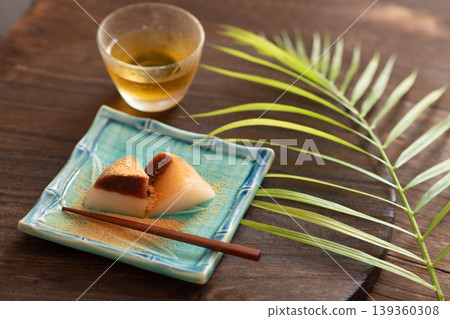 Warabi Mochi和Hojicha Warabi Mochi和Hojicha 139360308
