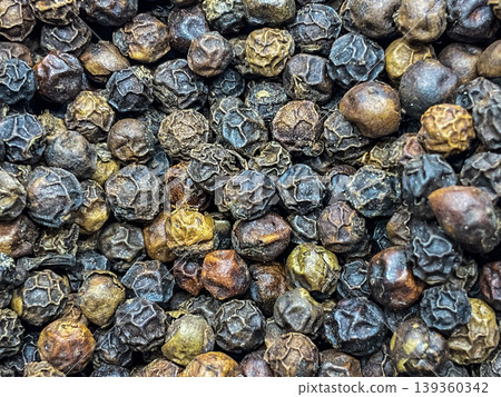black peppercorns (Piper nigrum) black peppercorns (Piper nigrum) 139360342