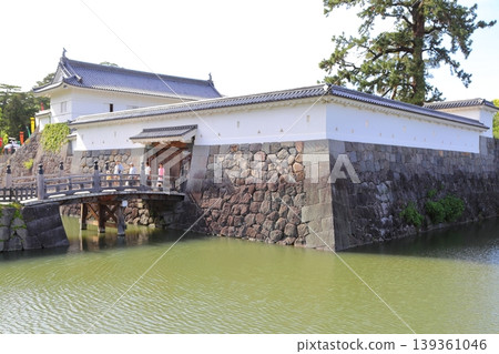 Odawara Castle's Copper Gate and Sumiyoshi Bridge as seen from the moat. Odawara Castle's Copper Gate and Sumiyoshi Bridge as seen from the moat. 139361046
