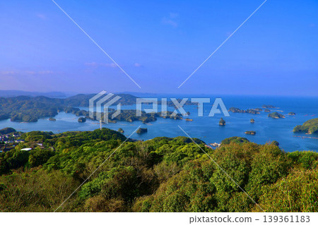 從石岳展望台（長崎縣佐世保市）眺望九十九島群島 139361183
