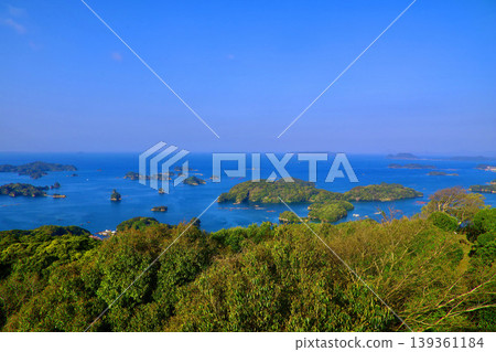 從石岳展望台(長崎縣佐世保市)眺望九十九島群島 從石岳展望台(長崎縣佐世保市)眺望九十九島群島 139361184