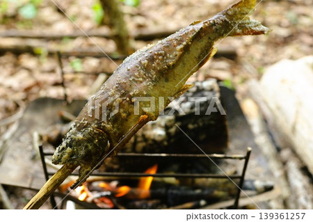 Salt-grilled sea cucumber 139361257