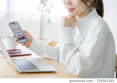 Investing woman Investing woman 139361303