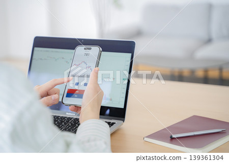 Investing woman Investing woman 139361304