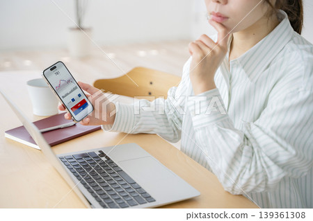 Investing woman Investing woman 139361308