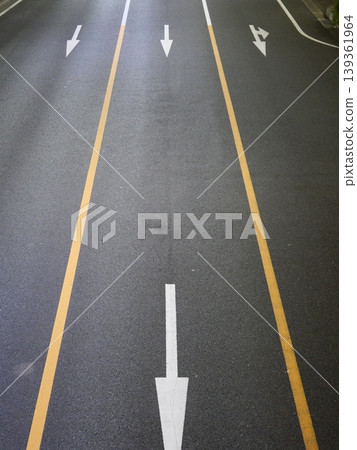 Japanese roads and cityscapes 139361964