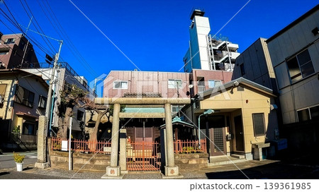 禦岳稻荷神社：位於品川區南品川的街角神社。 139361985
