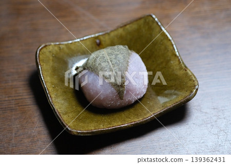 看起來美味可口的日式時令甜點：櫻花麻糬 139362431