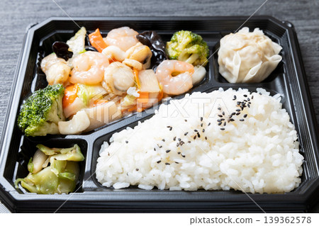 Delicious Chinese bento box, Seafood stir-fry bento box 139362578