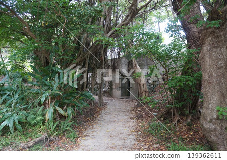 第32集團軍司令部碉堡 第32集團軍司令部碉堡 139362611