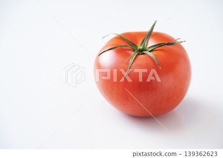 新鮮的西紅柿 新鮮的西紅柿 139362623