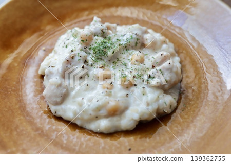 Chicken and chickpea cream risotto 139362755