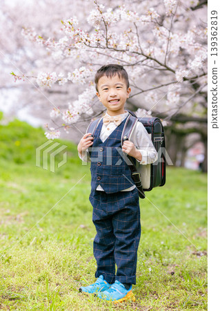 Elementary school boy carrying a school bag Elementary school boy carrying a school bag 139362819