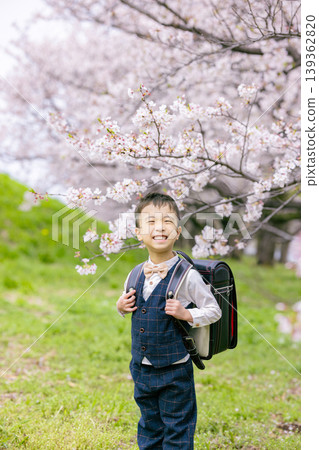 Elementary school boy carrying a school bag Elementary school boy carrying a school bag 139362820
