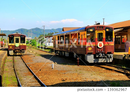 A trolley train travels along the railway line amidst the fresh greenery... The 'Torokko Wasshi-go' at Aioi Station. A trolley train travels along the railway line amidst the fresh greenery... The 'Torokko Wasshi-go' at Aioi Station. 139362967