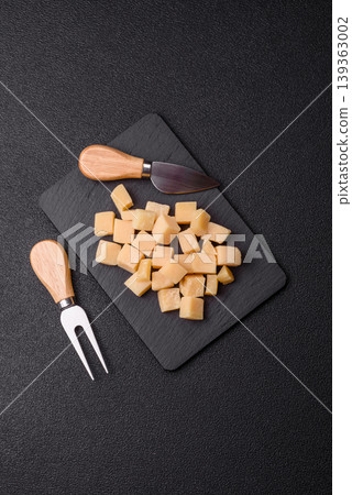 Parmesan cheese cubes for pasta, salads, and other Italian dishes. Parmesan cheese 139363002