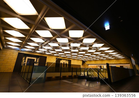 復古建築的入口大廳 復古建築的入口大廳 139363556