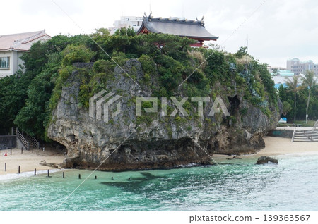 漂浮在海上的波上神社 漂浮在海上的波上神社 139363567