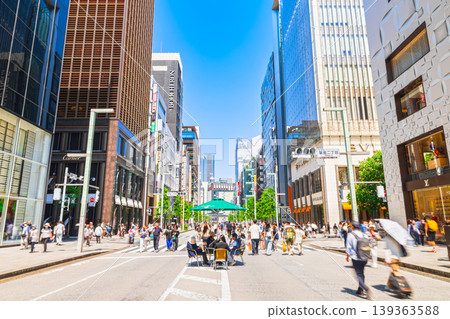 黃金週期間的銀座步行街(部分柔焦) 黃金週期間的銀座步行街(部分柔焦) 139363588
