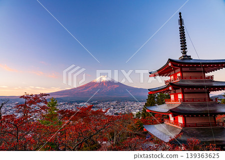 (Yamanashi Prefecture) Cherry blossoms and autumn leaves at Arakurayama Sengen Park, Chureito Pagoda and snow-covered Mt. Fuji (Yamanashi Prefecture) Cherry blossoms and autumn leaves at Arakurayama Sengen Park, Chureito Pagoda and snow-covered Mt. Fuji 139363625
