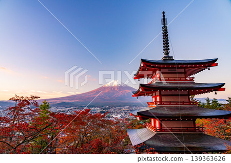 (Yamanashi Prefecture) Cherry blossoms and autumn leaves at Arakurayama Sengen Park, Chureito Pagoda and snow-covered Mt. Fuji (Yamanashi Prefecture) Cherry blossoms and autumn leaves at Arakurayama Sengen Park, Chureito Pagoda and snow-covered Mt. Fuji 139363626