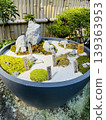 微型日式枯山水庭園：用沙和石頭營造出寧靜的日式室內氛圍。 139363953