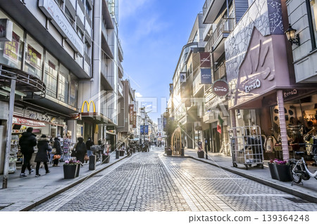 橫濱城市景觀:傍晚的元町商店街 橫濱城市景觀:傍晚的元町商店街 139364248
