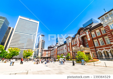 黃金周期間的東京站丸之內站廣場 黃金周期間的東京站丸之內站廣場 139364329