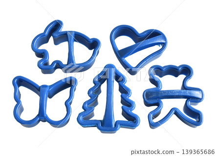 A set of plastic cookie cutters. 139365686