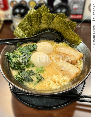 濃鬱鮮美的家系風味豬骨拉麵 139365757
