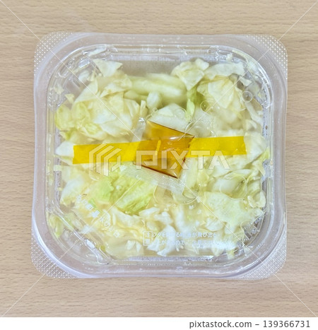 從超市買的焯過水的捲心菜 從超市買的焯過水的捲心菜 139366731