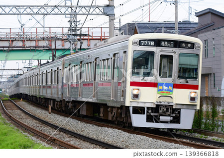 Keio 7000 series 7728F with restored maroon stripe and Jinba headmark. 139366818