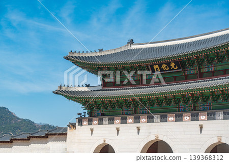 Seoul, South Korea - Apr. 12, 2026 : Tourists visiting Gwanghwamun Gate and Gyeongbokgung Palace, a famous landmark in Seoul, South Korea Seoul, South Korea - Apr. 12, 2026 : Tourists visiting Gwanghwamun Gate and Gyeongbokgung Palace, a famous landmark in Seoul, South Korea 139368312