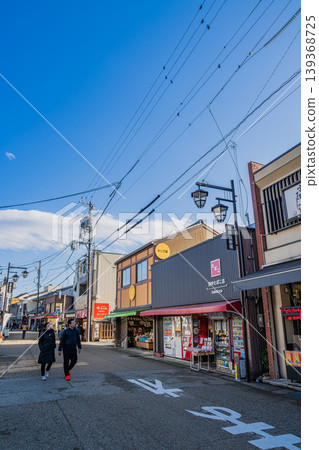 A view of the main approach to Toyokawa Inari Shrine in Toyokawa City (Aichi Prefecture) A view of the main approach to Toyokawa Inari Shrine in Toyokawa City (Aichi Prefecture) 139368725
