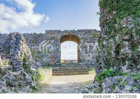 Arch Gate of Nakagusuku Castle Ruins, Okinawa Arch Gate of Nakagusuku Castle Ruins, Okinawa 139370188