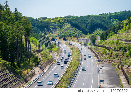 Springtime on the expressway: Shin-Meishin Expressway, Komono IC to Suzuka PA Smart IC, north side of Yokkaichi Tunnel Springtime on the expressway: Shin-Meishin Expressway, Komono IC to Suzuka PA Smart IC, north side of Yokkaichi Tunnel 139370202