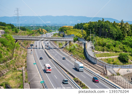 Springtime on the expressway: Shin-Meishin Expressway, Komono IC to Suzuka PA Smart IC, north side of Yokkaichi Tunnel Springtime on the expressway: Shin-Meishin Expressway, Komono IC to Suzuka PA Smart IC, north side of Yokkaichi Tunnel 139370204