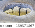 Traditional charcoal-fired pottery: old-fashioned charcoal-fired pottery, handmade table-fired rice cakes 139371867